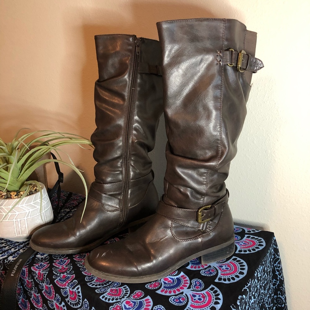 Tall brown boots 🌸